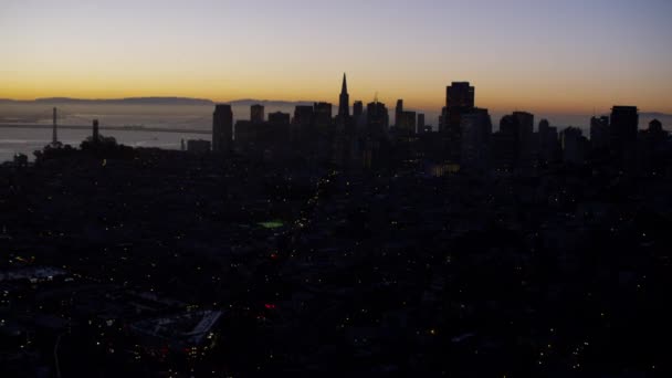 Bay Bridge ciudad con rascacielos, San Francisco — Vídeo de stock