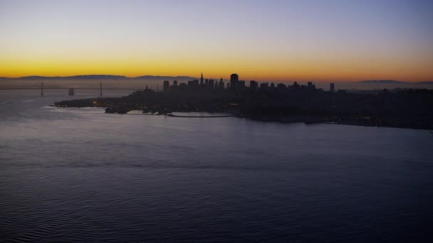 Bay Bridge stad med skyskrapor, San Francisco — Stockvideo