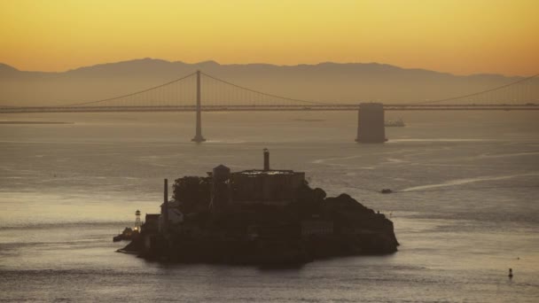 Vue du lever du soleil sur l "île Rock Alcatraz — Video