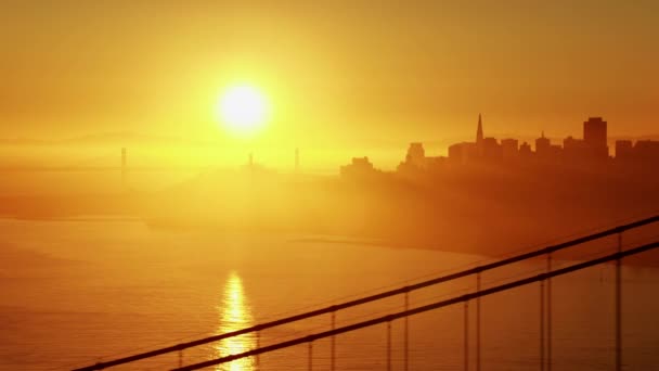 Wschód słońca widok na most Golden Gate w San Francisco — Wideo stockowe