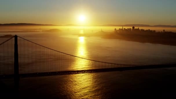 Θέα Ανατολή του Σαν Φρανσίσκο με την Golden Gate — Αρχείο Βίντεο