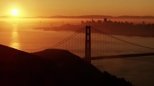 Ανατολή ηλίου θέα της γέφυρας Golden Gate, Σαν Φρανσίσκο — Αρχείο Βίντεο