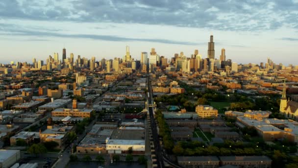 Solnedgång över Chicago city skyline — Stockvideo