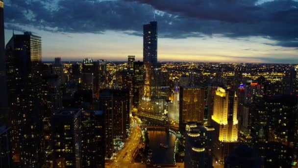 Nacht van de gebouwen van de stad Chicago — Stockvideo