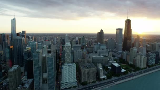 Lake Michigan en Chicago stad — Stockvideo