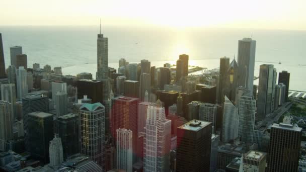 Skyskrapor och marina i Chicago — Stockvideo