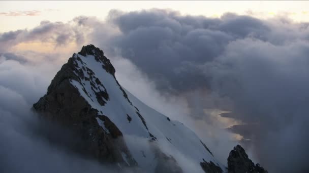 Letecký pohled na východ slunce Mount Moran summit Rockies USA — Stock video