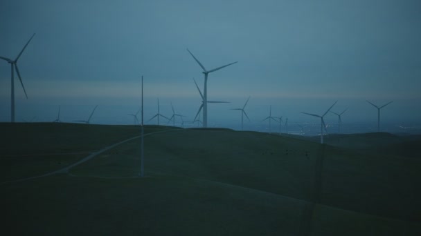 風力タービンの空中夕暮れビュー｜San Francisco — ストック動画