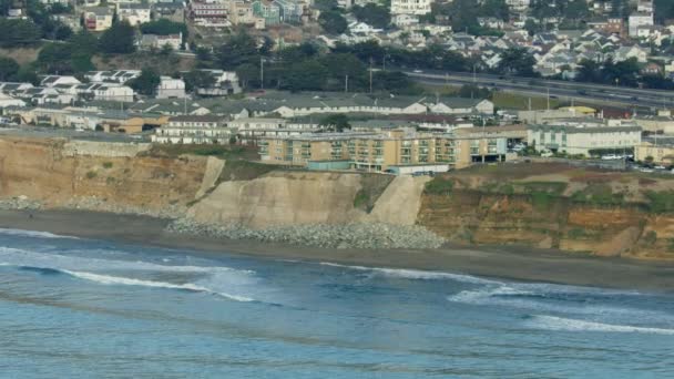 Letecký pohled San Francisco pobřežní útes eroze Kalifornie — Stock video