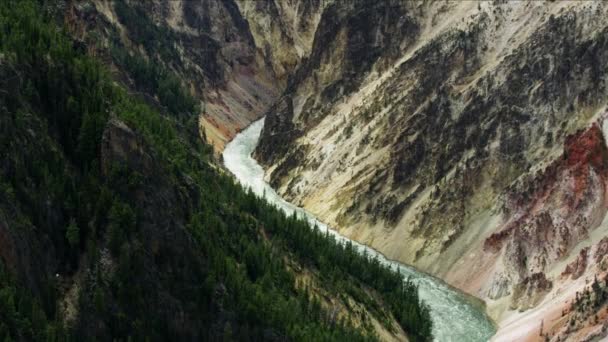 Letecký pohled Yellowstone River USA Skalnaté pohoří — Stock video