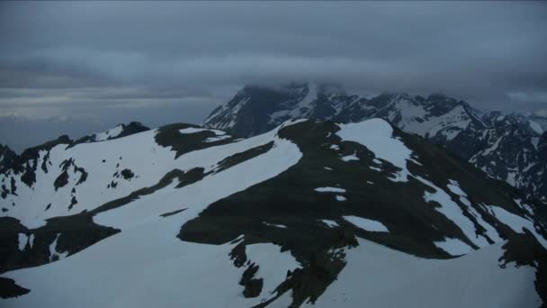 Letecké zasněžené svahy Mt Moran summit Yellowstone USA — Stock video