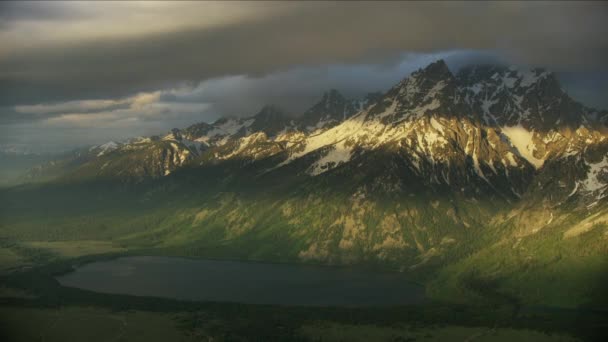 Letecký východ slunce Mt Moran Grand Teton hory USA — Stock video