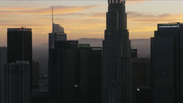 Los Angeles şehir merkezindeki ABD Bank Tower hava sahasında. — Stok video