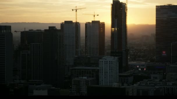 มุมมองตะวันตกทางอากาศ อาคารที่อยู่อาศัยและอาคารพาณิชย์ LA — วีดีโอสต็อก
