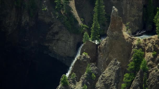 Letecký pohled Tower Falls řeka Yellowstone Park USA — Stock video