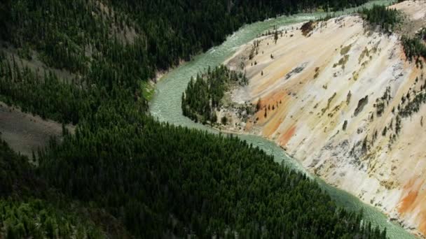 Letecký pohled divočina krajina Yellowstone Park řeka USA — Stock video