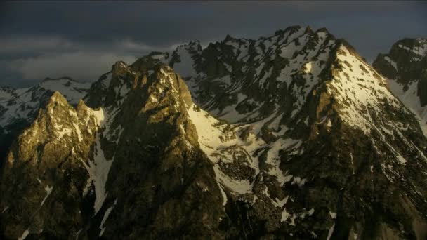 Luchtfoto zonsopgang Grand Teton bergketen wildernis Wyoming — Stockvideo