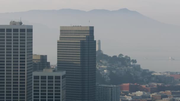 Pemandangan udara pencakar langit bersejarah Menara Coit San Francisco — Stok Video
