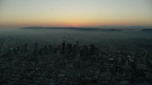 Vedere aeriană la apus de soare din Los Angeles zgârie-nori SUA — Videoclip de stoc