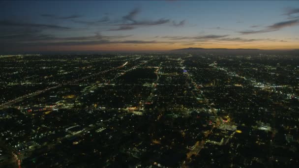 LA 도심의 해질 녘 하늘에서 바라본 불빛 — 비디오