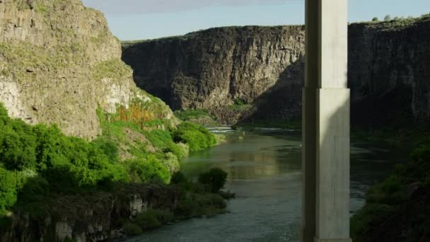 Vista aérea Henson Bridge Snake River canyon Estados Unidos — Vídeos de Stock