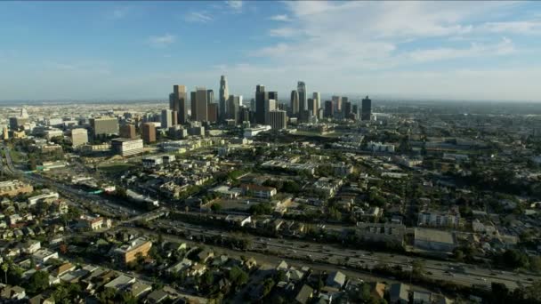 Вид з повітря Angelino Heights to Los Angeles skyline — стокове відео