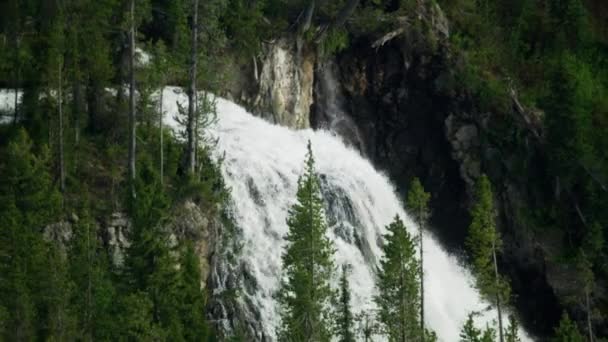 Aerial Union Falls Mountain Ah Creek Yellowstone USA — стоковое видео