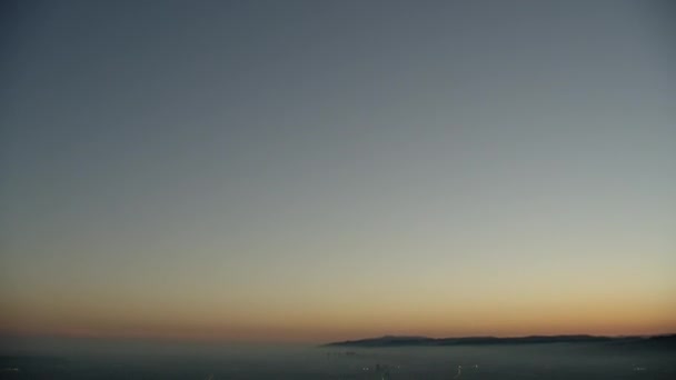 ロサンゼルス郊外の空中からの夕暮れの景色を明らかに — ストック動画