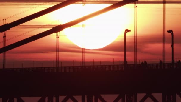 Antenn solnedgång silhuett Golden Gate Bridge San Francisco — Stockvideo