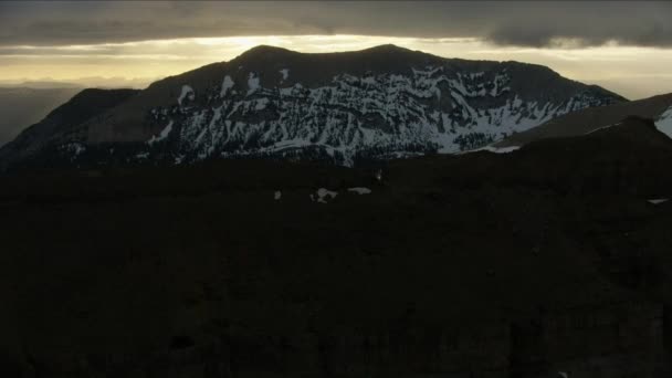 Letecké zasněžené svahy Grand Teton hory Yellowstone USA — Stock video