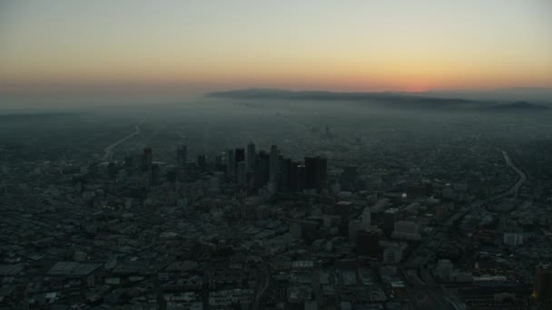 미국 로스앤젤레스 마천루의 일몰 광경 — 비디오
