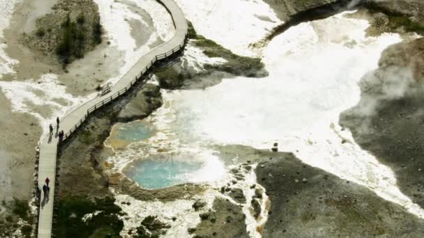 Αεροφωτογραφία γεωθερμικές θερμές πηγές Yellowstone Park ΗΠΑ — Αρχείο Βίντεο