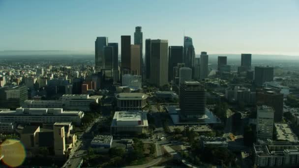 Vista aérea Los Ángeles rascacielos propiedad comercial California — Vídeo de stock