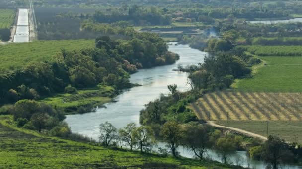 Aerial of scenic Sacramento river lowlands crops USA — Video Stock