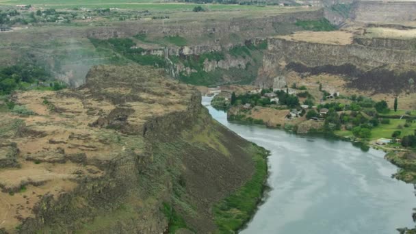 Vista aérea vegetación verde Snake River canyon Estados Unidos — Vídeo de stock