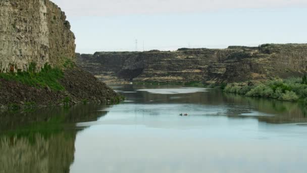 Légi kilátás Snake River kanyon láva sziklák Idaho — Stock videók