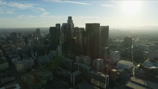 Vista aérea al atardecer Rascacielos Bunker Hill skyline LA — Vídeo de stock