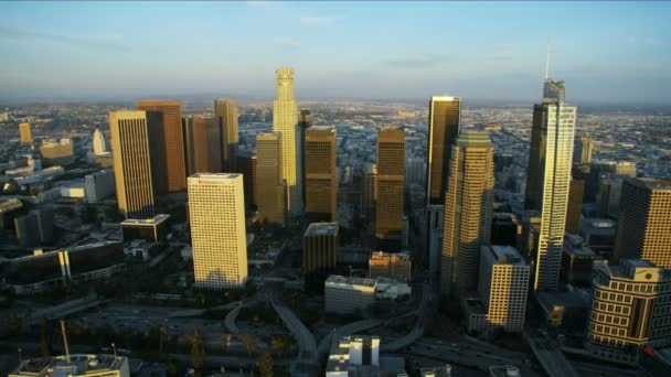 Westlake 'den Los Angeles gökdelenlerine hava gün batımı görüntüsü — Stok video