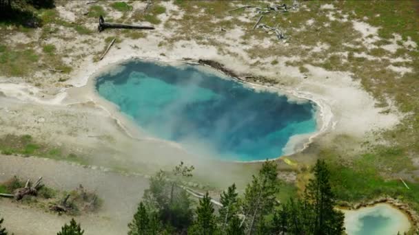 Αεροφωτογραφία γεωθερμικές θερμές πηγές Yellowstone Park ΗΠΑ — Αρχείο Βίντεο