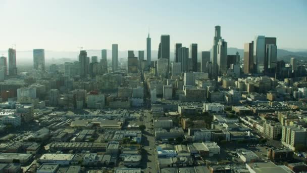 Vista aérea Los Ángeles rascacielos propiedad comercial California — Vídeo de stock
