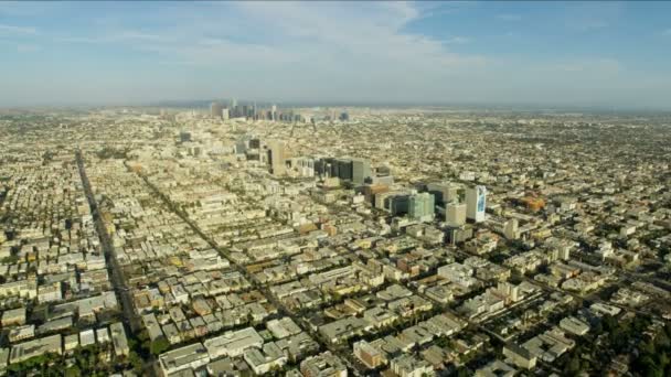 Légi kilátás Wilshire Boulevard kereskedelmi épületek Koreatown LA — Stock videók