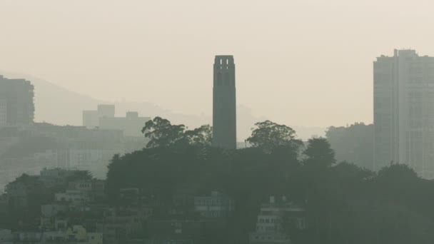 Luchtfoto Coit Tower San Francisco luchtvervuiling — Stockvideo