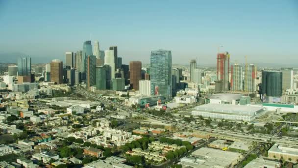 Luchtfoto Los Angeles stad Snelweg skyline Californië — Stockvideo