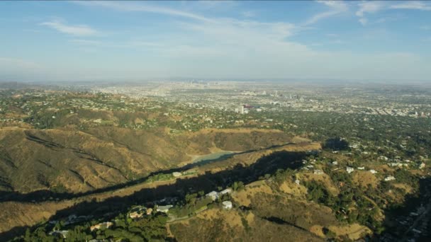Luftaufnahme Stausee Santa Monica Gebirge LA — Stockvideo