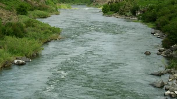 Aerial flowing water Snake River canyon valley Idaho — Stockvideo