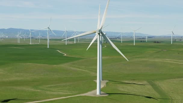 Aerial of wind farm sostenibile green power California — Video Stock