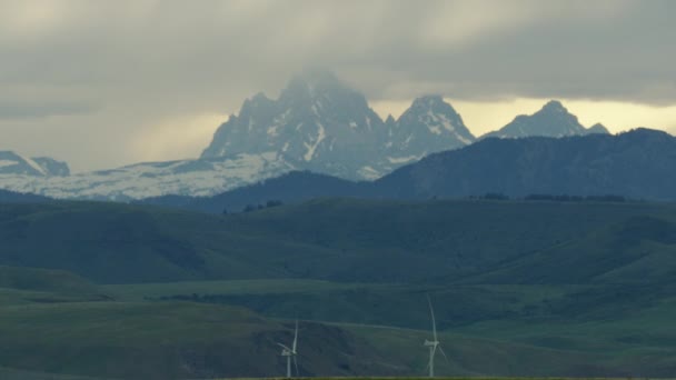 Vista aérea aerogeneradores Grand Tetons Idaho EE.UU. — Vídeo de stock