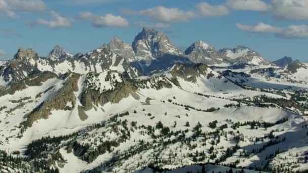 Wyoming 'deki Grand Teton sıradağları hava manzaralı. — Stok video