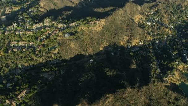 Vista aérea Los Ángeles comunidad suburbana Beverly Glen — Vídeo de stock