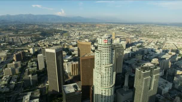 Vista aérea del paisaje urbano rascacielos del centro de Los Ángeles Bunker Hill — Vídeo de stock